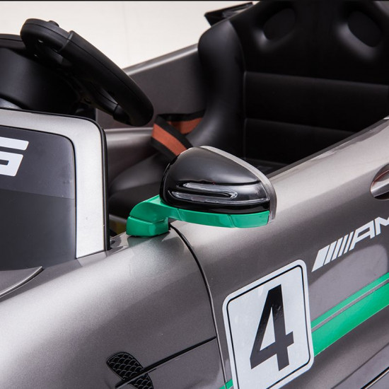 Elektrické autíčko na batériu Mercedes-Benz GT 4 AMG strieborné Elektrické autíčko na batériu Mercedes-Benz GT 4 AMG strieborné