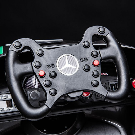 Elektrické autíčko na batériu Mercedes-Benz GT 4 AMG strieborné Elektrické autíčko na batériu Mercedes-Benz GT 4 AMG strieborné